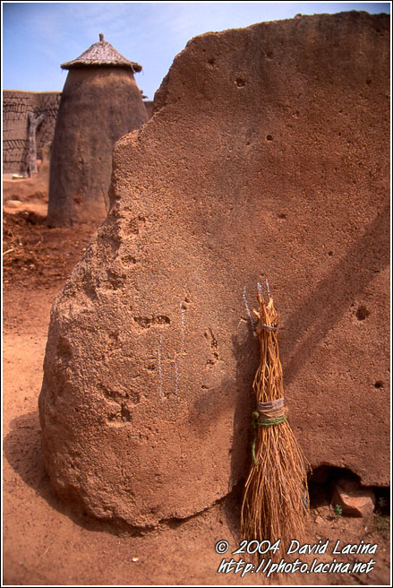 Tidy Yard - Kassena tribe, Ghana