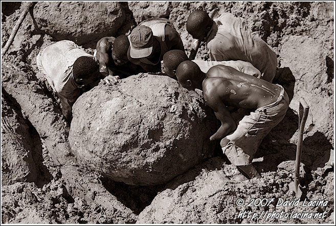 Workers Trying To Move A Huge Stone - Diamond Mines, Sierra Leone